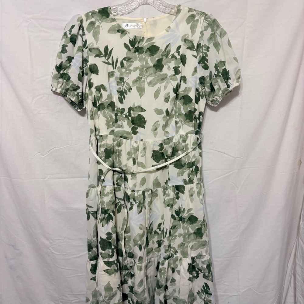 White and green floral print short-sleeve tiered midi dress with a tie belt - Picture 2 of 10